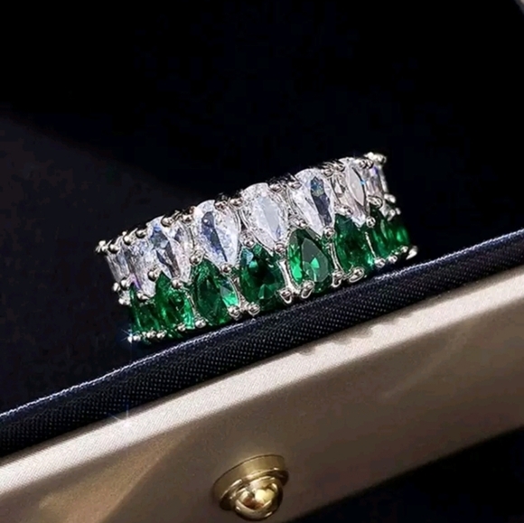 Silver Pear Waterdrop Cut Romantic Green And White Cubic Zirconia Ring Sz 8 - Picture 5 of 5
